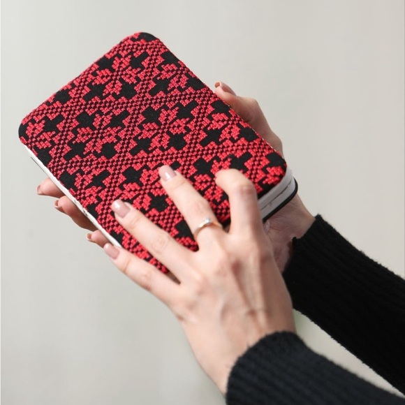 Embroidered Wallet - Picture 5 of 9